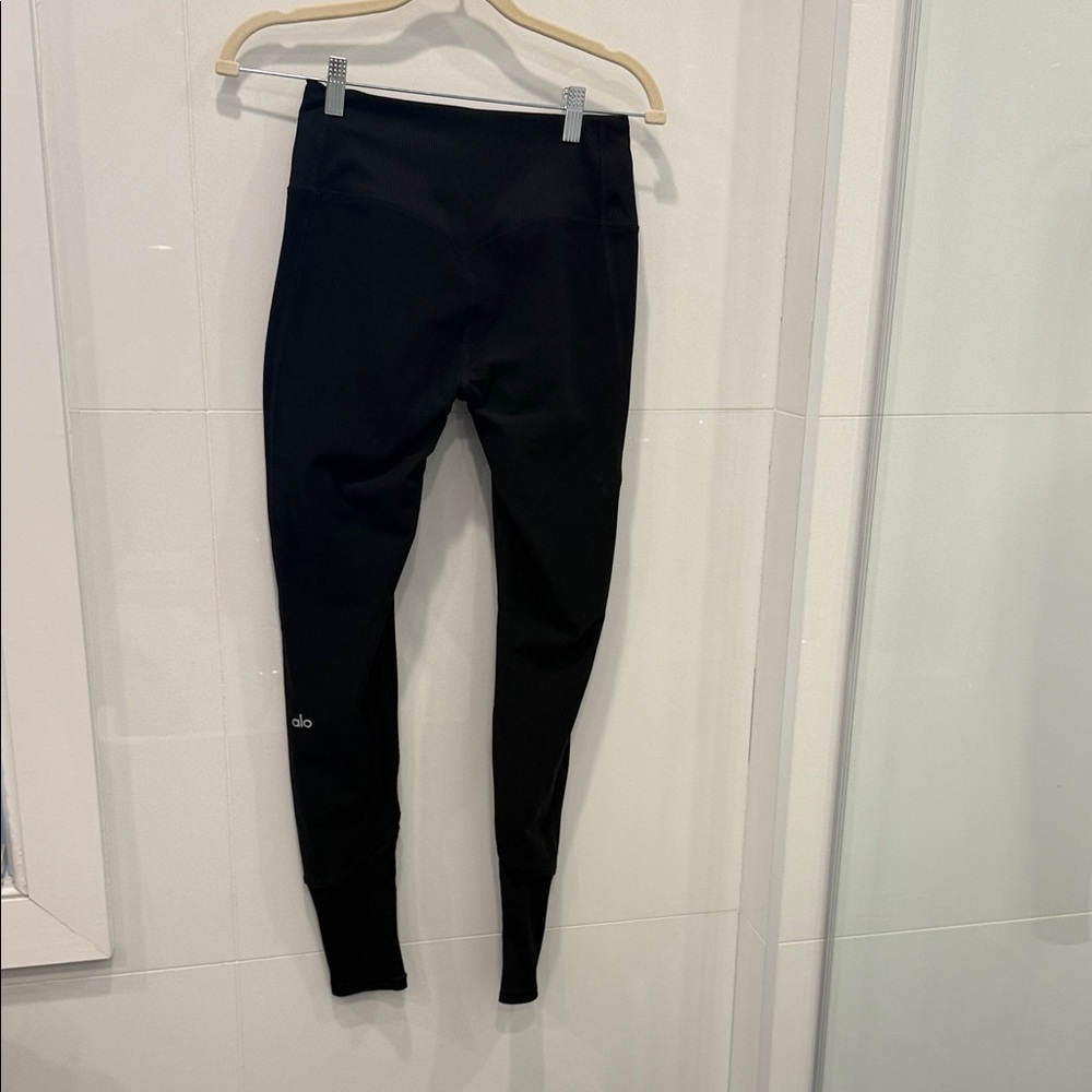 ALO Yoga Black Leggings with Reflective Logo
